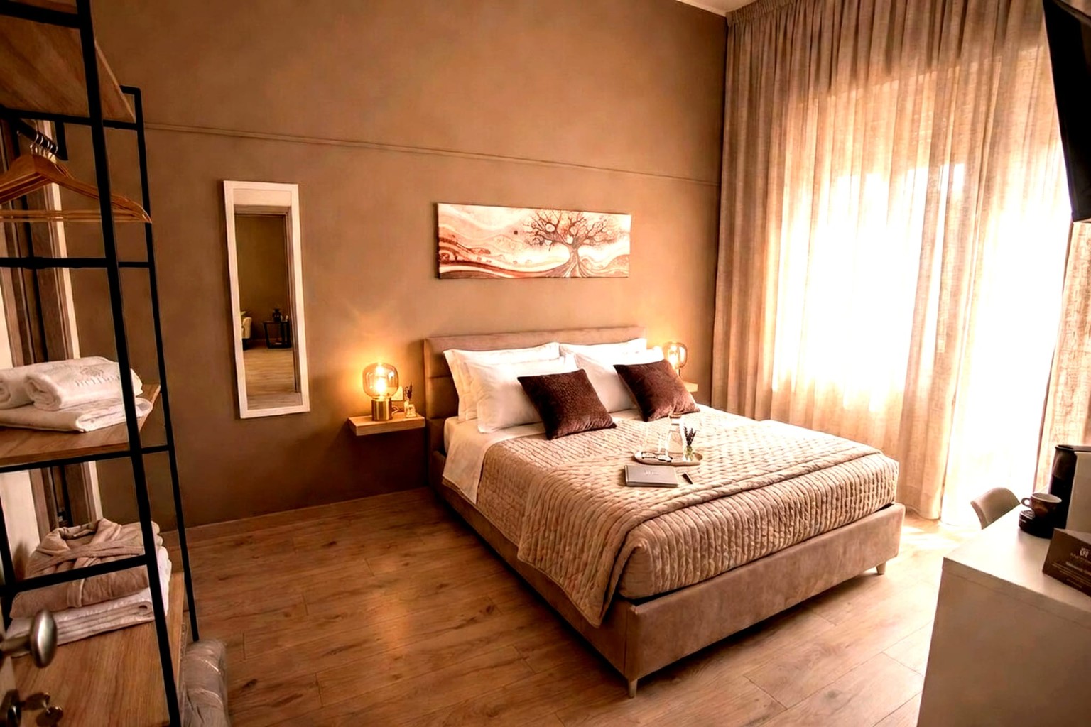 Camera Aghena con letto matrimoniale e lampade a globo