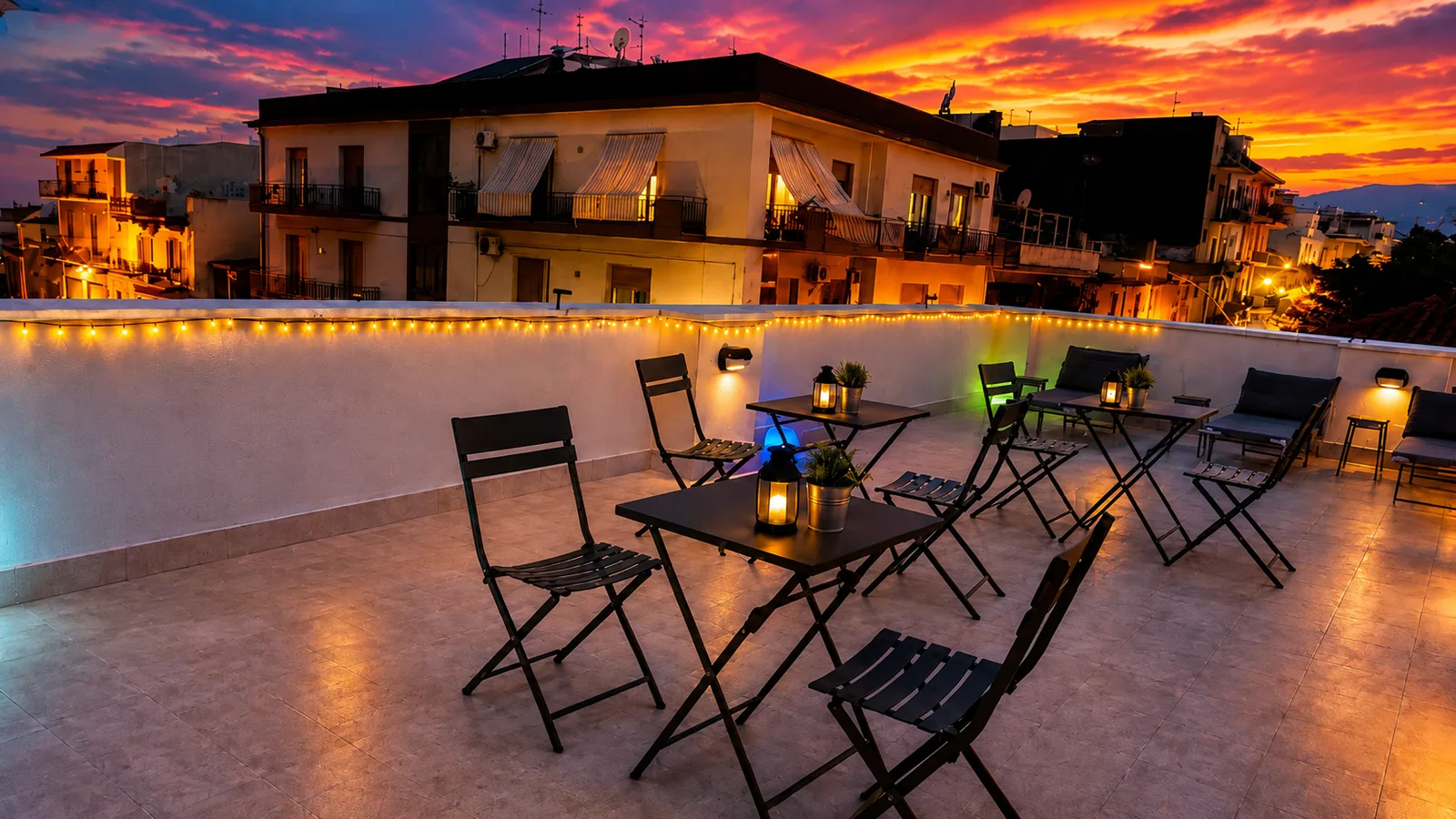 Terrazza di Aghena illuminata al tramonto